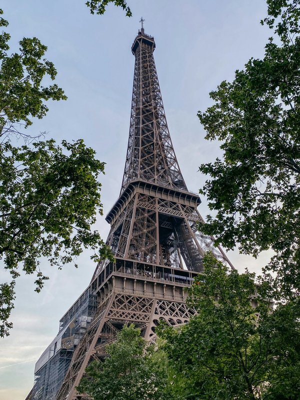 Séjournez à l'hôtel vue tour eiffel : confort et élégance assurés.